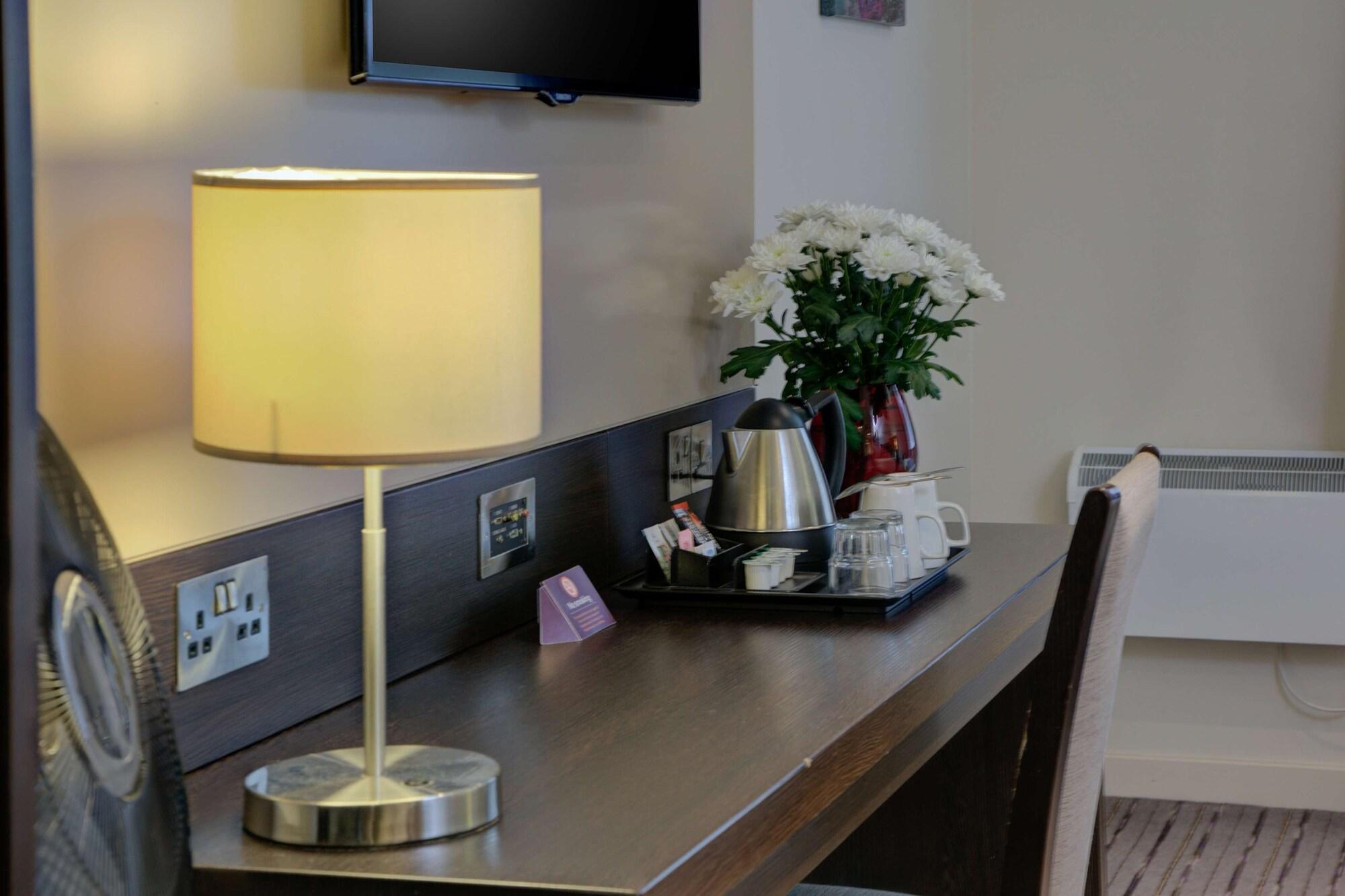 Premier Inn Huddersfield West Exteriér fotografie