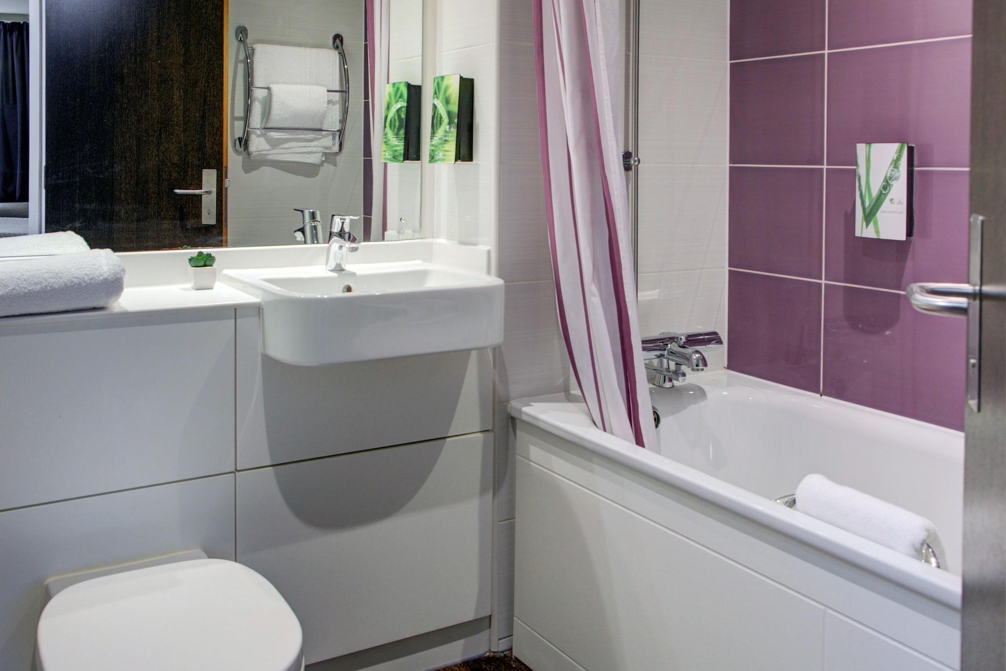Premier Inn Huddersfield West Exteriér fotografie