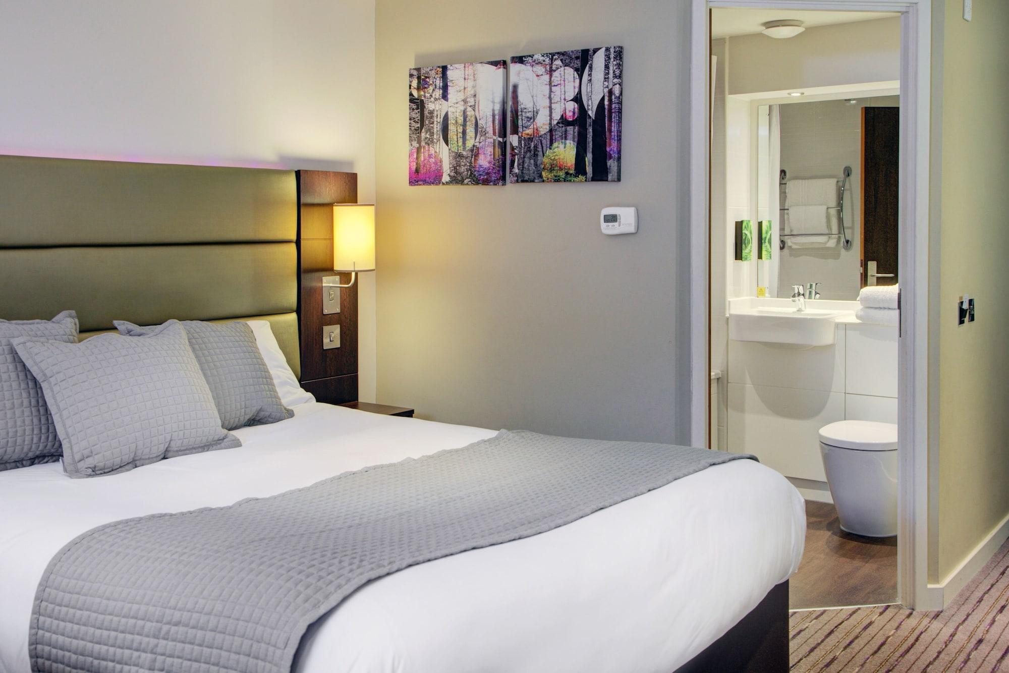 Premier Inn Huddersfield West Exteriér fotografie