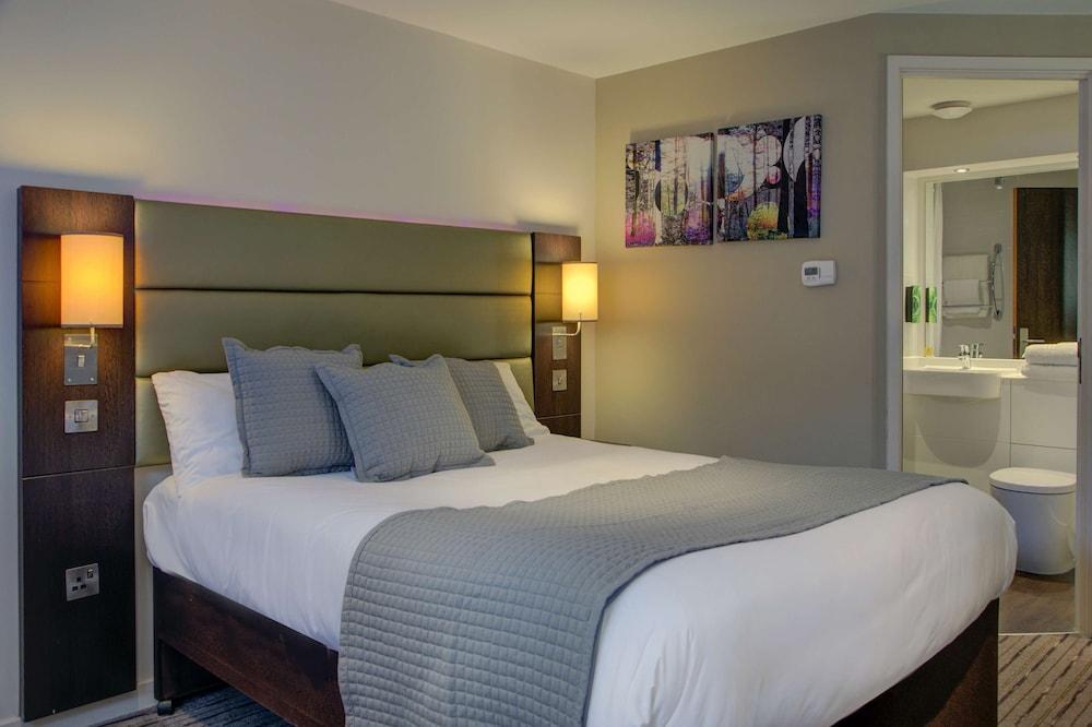 Premier Inn Huddersfield West Exteriér fotografie
