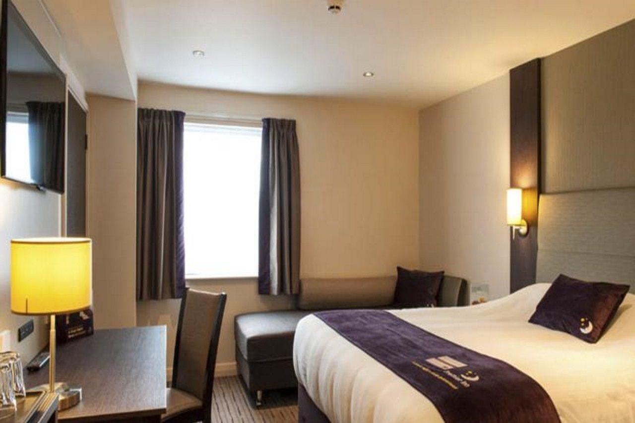 Premier Inn Huddersfield West Exteriér fotografie