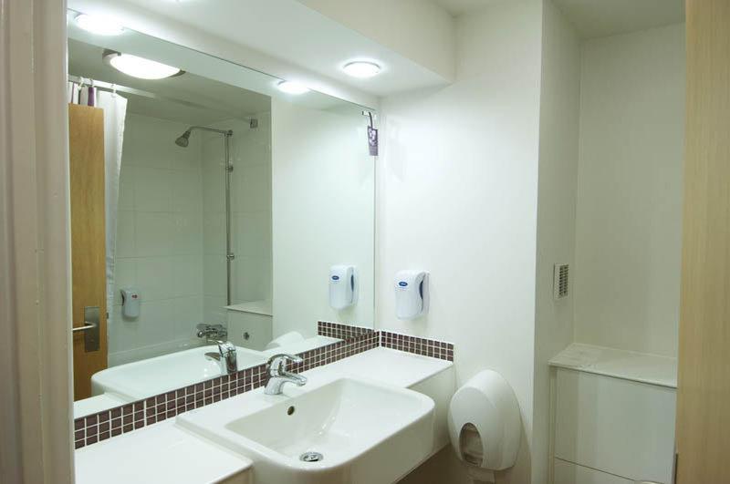 Premier Inn Huddersfield West Exteriér fotografie