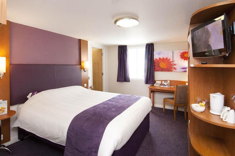 Premier Inn Huddersfield West Exteriér fotografie